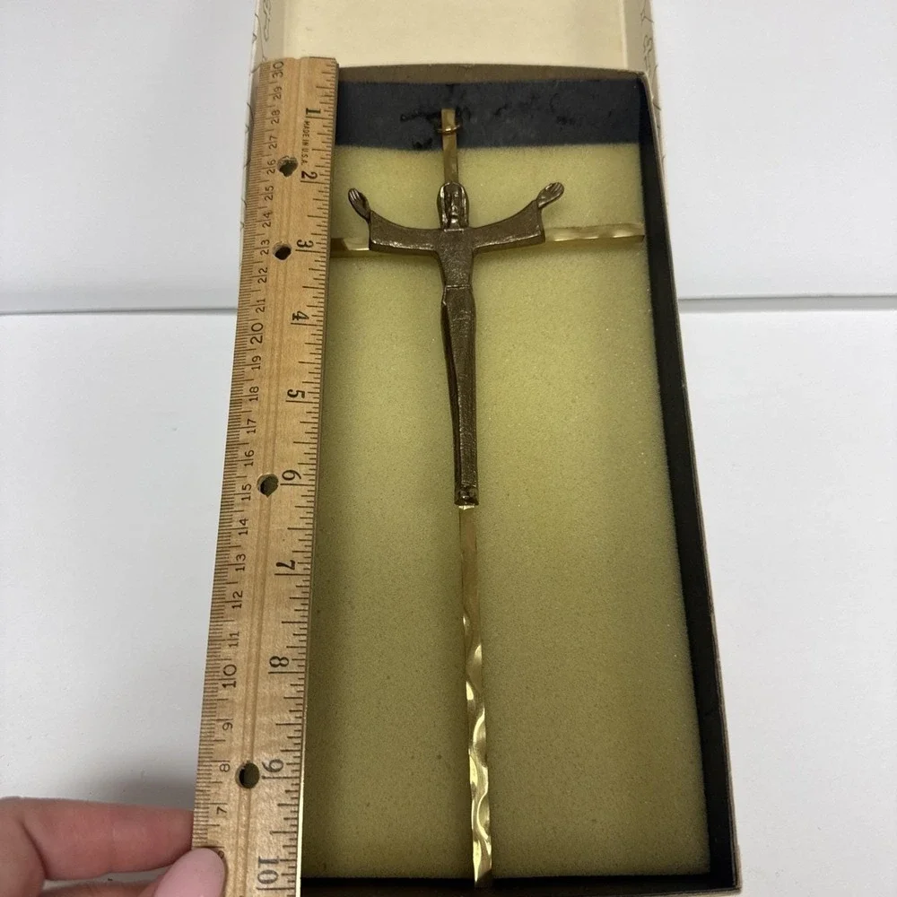 Vintage bronze/brass cross crucifix with hanging hook 10